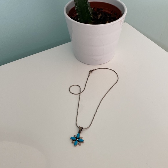 Silver flower pendant - Picture 3 of 5